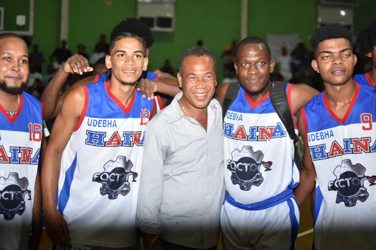 Antonio Brito apoya y participa en juego final Copa de Campeones en Haina
