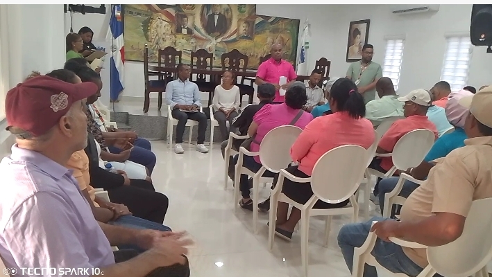 Nelson Tanque se reúne con fuerzas vivas del Distrito Municipal Quita Sueño